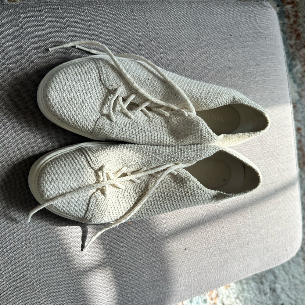 Nisolo Beige Knit Sneakers